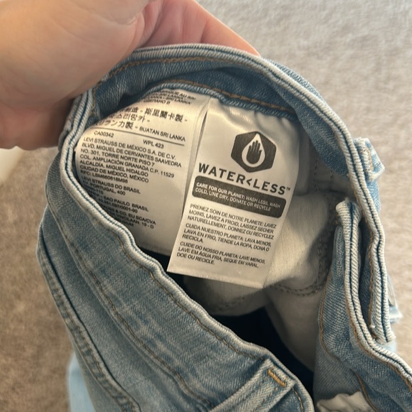 Women’s Levi Skinny Jeans - Picture 7 of 7